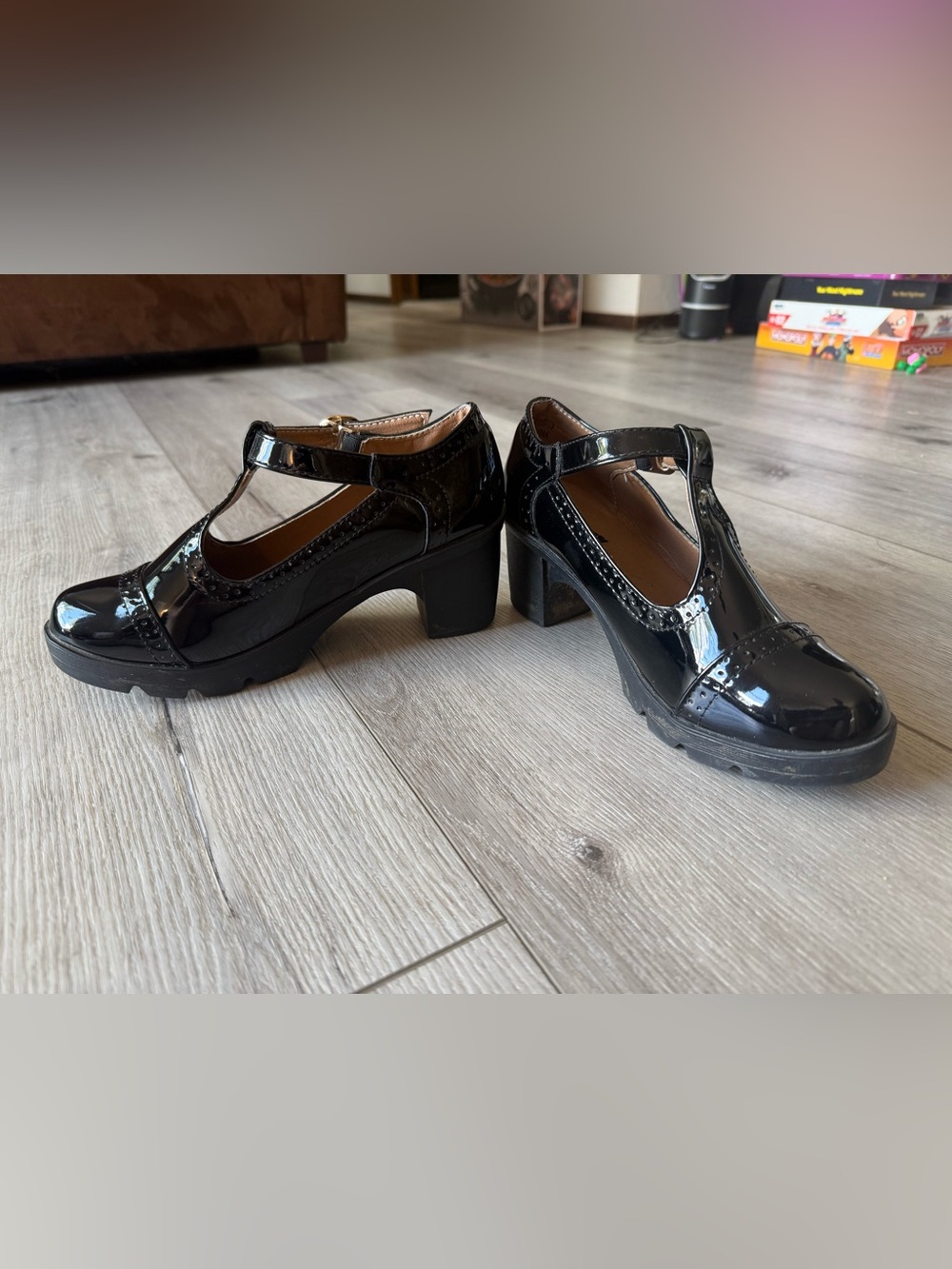 Patent T‑Strap Chunky Heel Mary Jane in Black - Picture 2 of 7